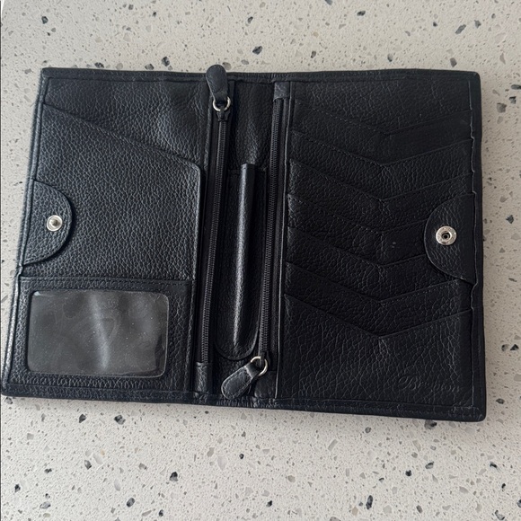 Brighton Ferrara Folio Wide Black Leather Wallet Embossed Pattern Travel Casual - Picture 4 of 12